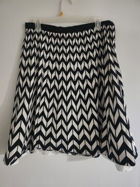 Worthington Black and White Chevron Circle Skirt